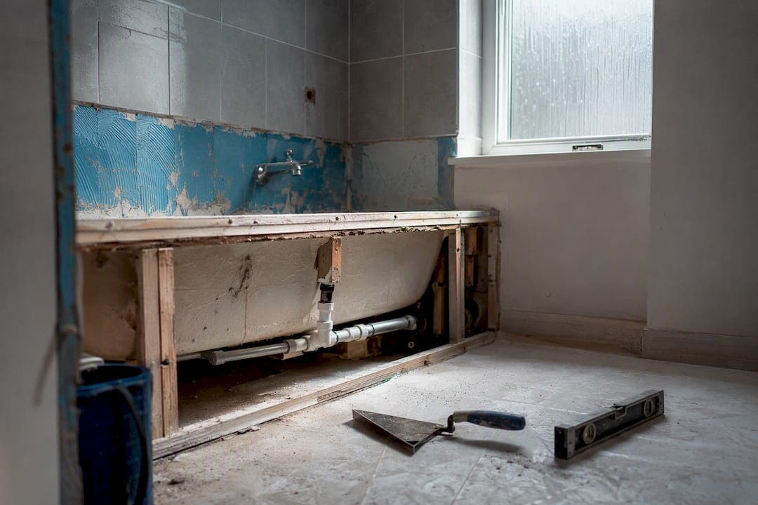 £500–£2,500+ UK Bath to Shower Conversion: Timeline & Hiring Checklist