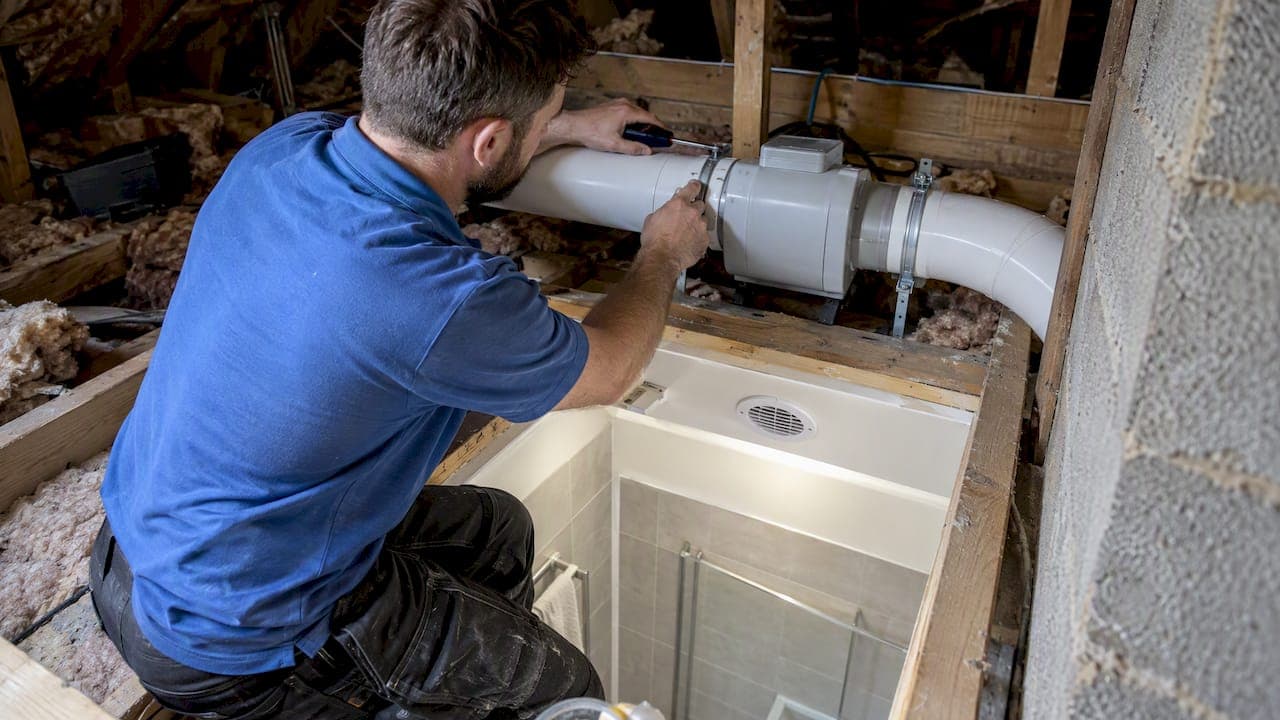 15 L/s Extractor Stops Mold: Ventilate Windowless Bathrooms in the UK